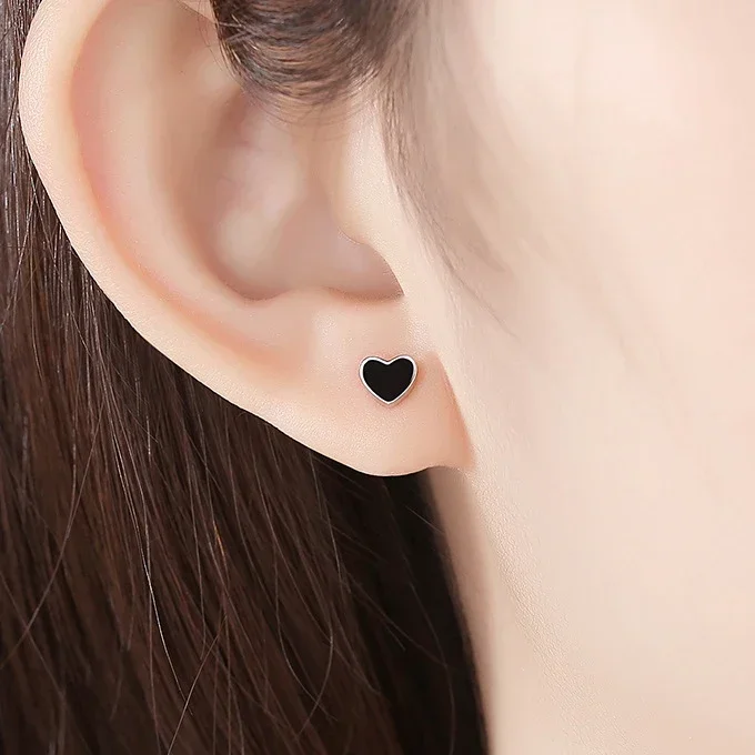 One Piece 925 Silver Samll Black Heart Screw Puncture Stud Earrings for Fashion Women Fine Jewelry Minimalist Accessories