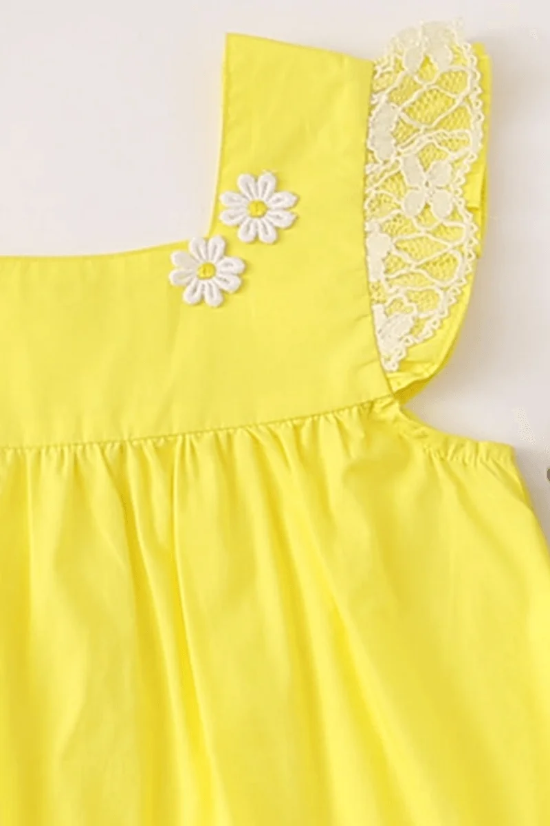 Girls comfortable western style small flying sleeve mesh hollow embroidery small Daisy square collar slim yellow dress summer