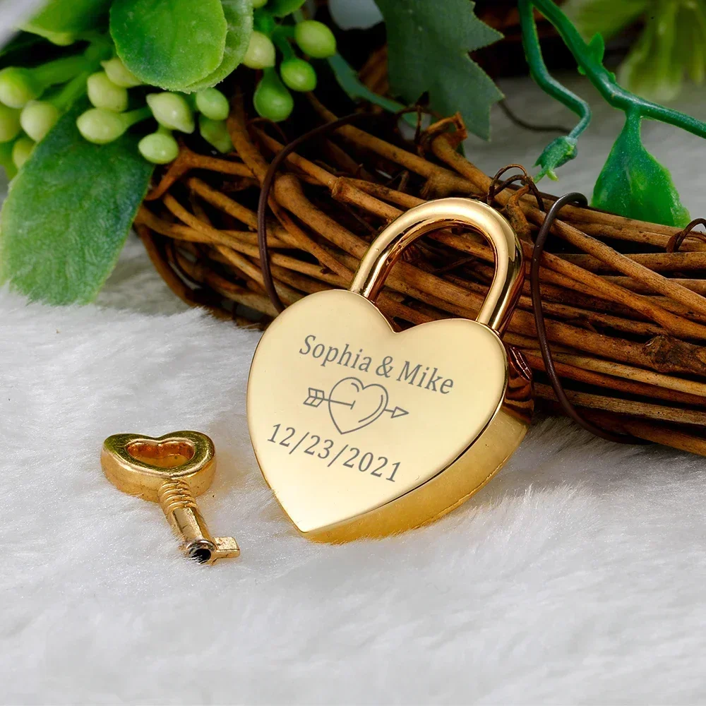 Customized Name Padlock Key Valentine\'s Day Love Lock Personalized Date Couple Keychain Key and Lock Fashion Jewelry Couple Gift