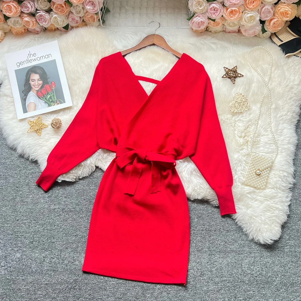 ชุดมินิเดรสไหมพรมรัดรูปทรงเข้ารูปสไตล์ชิคเซ็กซี่ ยูโอมูโอ คอลเลคชั่นใหม่ปี 2025 สไตล์ Y2K แขนทรงปีกค้างคาว ชุดเดรสไหมพรมรัดรูปสำหรับงานปาร์ตี้