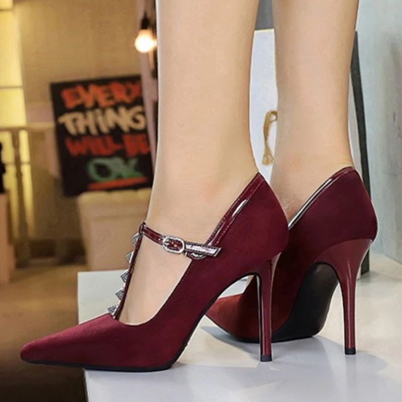 

Модные женские туфли-лодочки на высоком каблуке с серебряными заклепками и Т-образным ремешком, замшевые пикантные туфли на шпильке 10 см, роскошные туфли для банкетов, 2025 г.