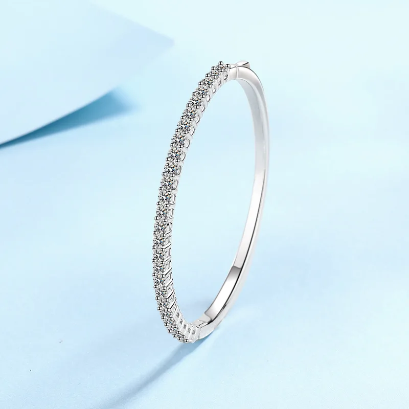 Hypoallergenic Starry Bracelet For Women 2.6ct Moissanite PT950 Platinum | High purity platinum, safe for skin