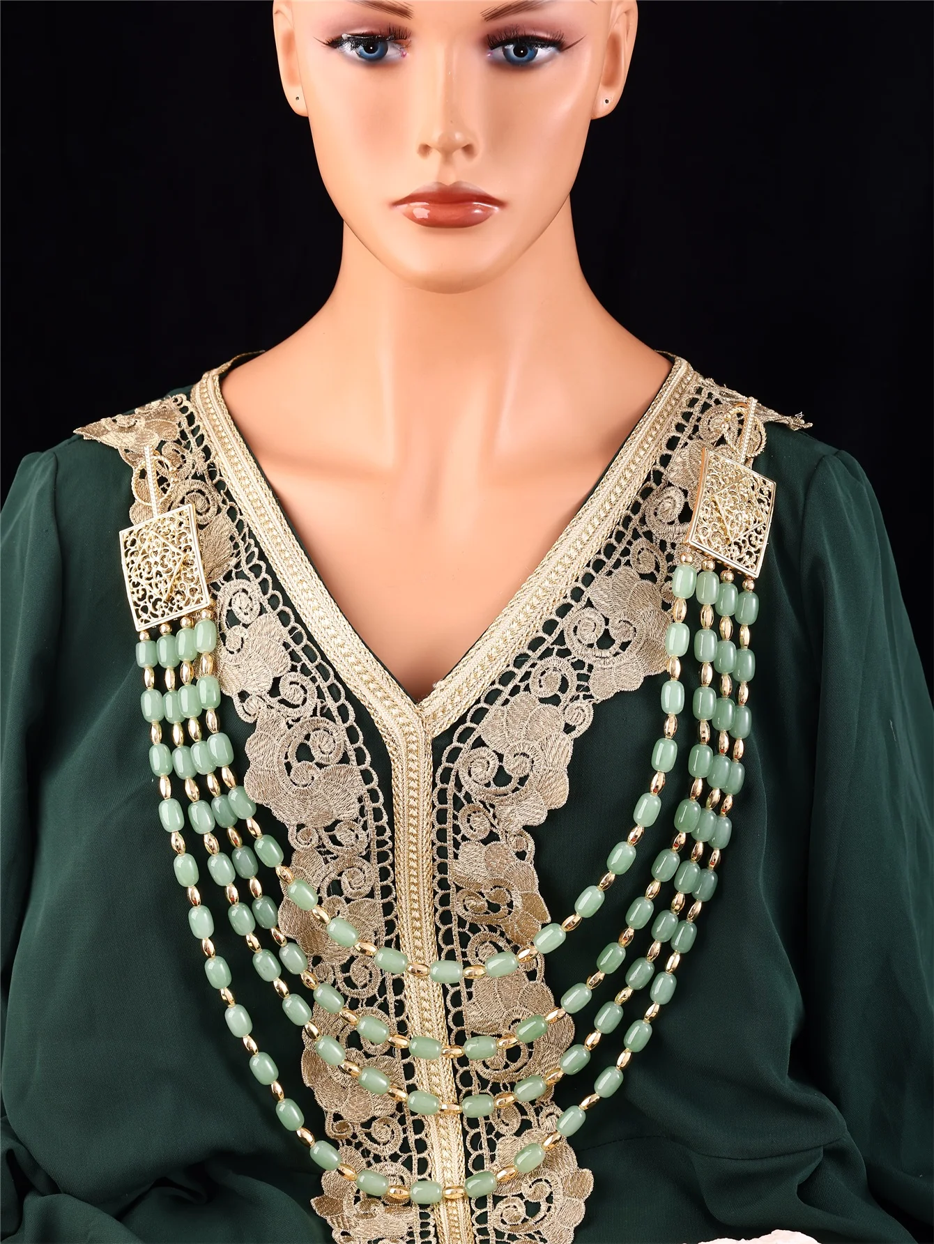Marokkanische mehrschichtige Perlenkette, Vintage-Halskette mit hohlem quadratischem Anhänger, grüner Stein-Halskette für Damen, Hochzeits-Caftan-Schmuck – Detail 2
