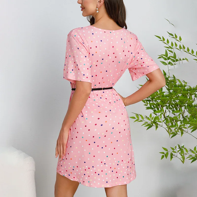 화려한 물방울 무늬 중간 소매 드레스, 진주 허리 조임 디자인, 피부 친화적인 섹시한 나이트가운