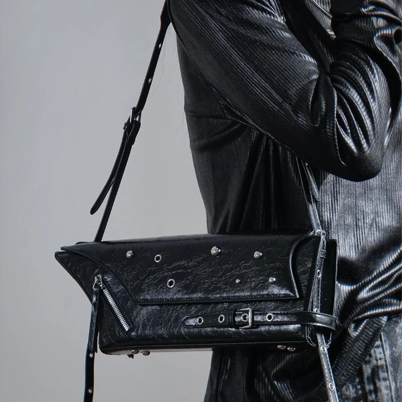 

Rivet Flap Shoulder Bag Y2k Style Oil Wax Leather Underarm Foreskin Buckle Design Multiple Zippers Handbag Women Crossbody Bag