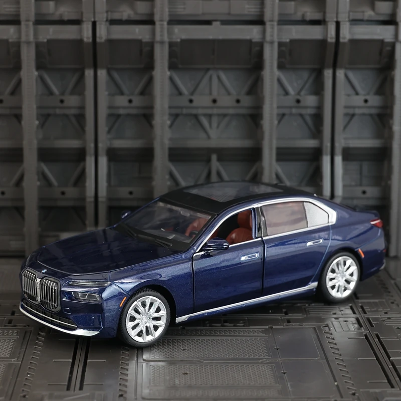 Simulación 1:24 BMW I7 G70 colección de adornos de modelo de coche de aleación, puertas y capó de motor, el maletero se puede abrir, regalo de sonido y luz