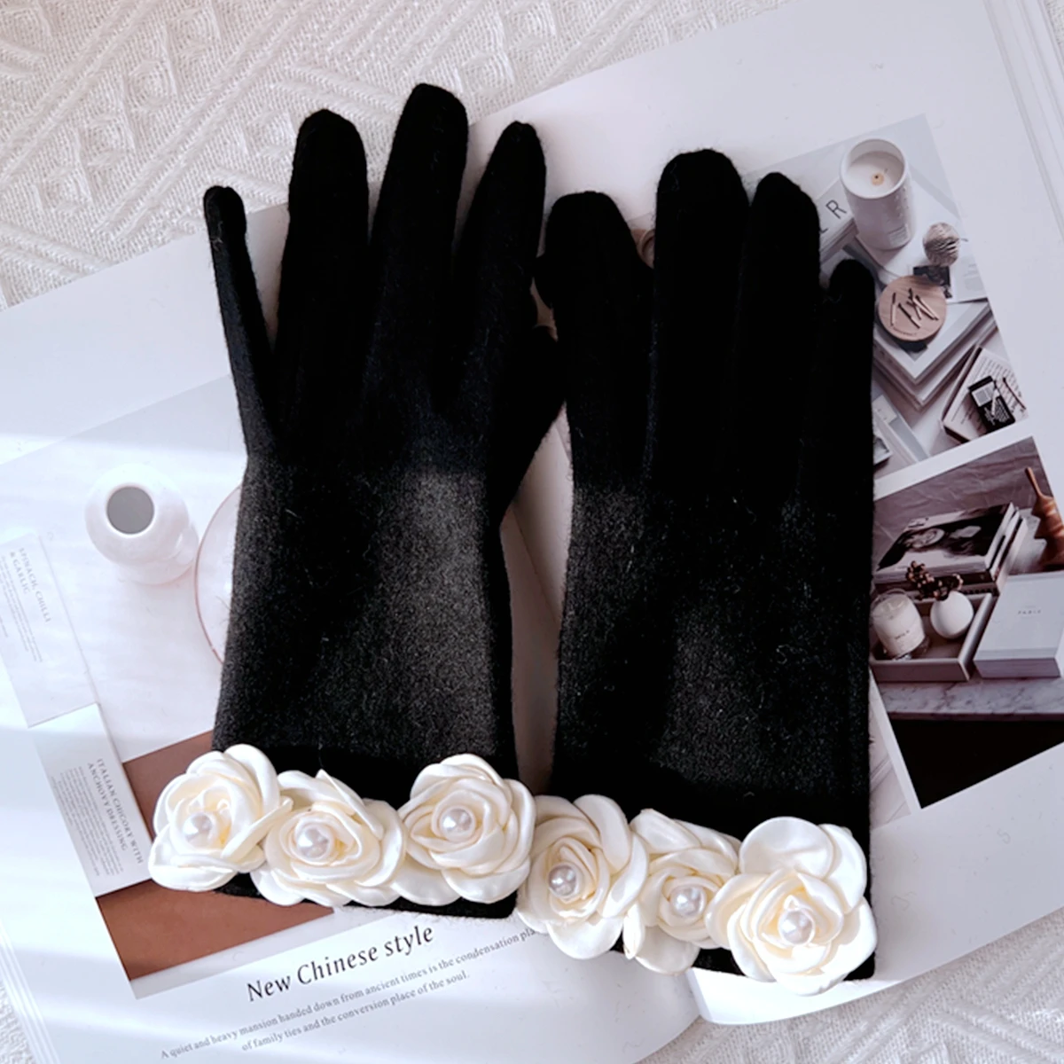 Autumn And Winter Fashion Gloves For Women Elegant Brand Flower Touch Screen Mittens Female Outdoor Daily Wear guantes