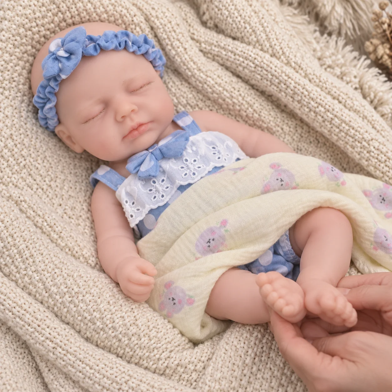 13Inch Lifelike Reborn Baby Doll Full Silicone Washable Closed‑Mouth Mini Newborn Realistic Cuddly Doll Random Clothing For Coll