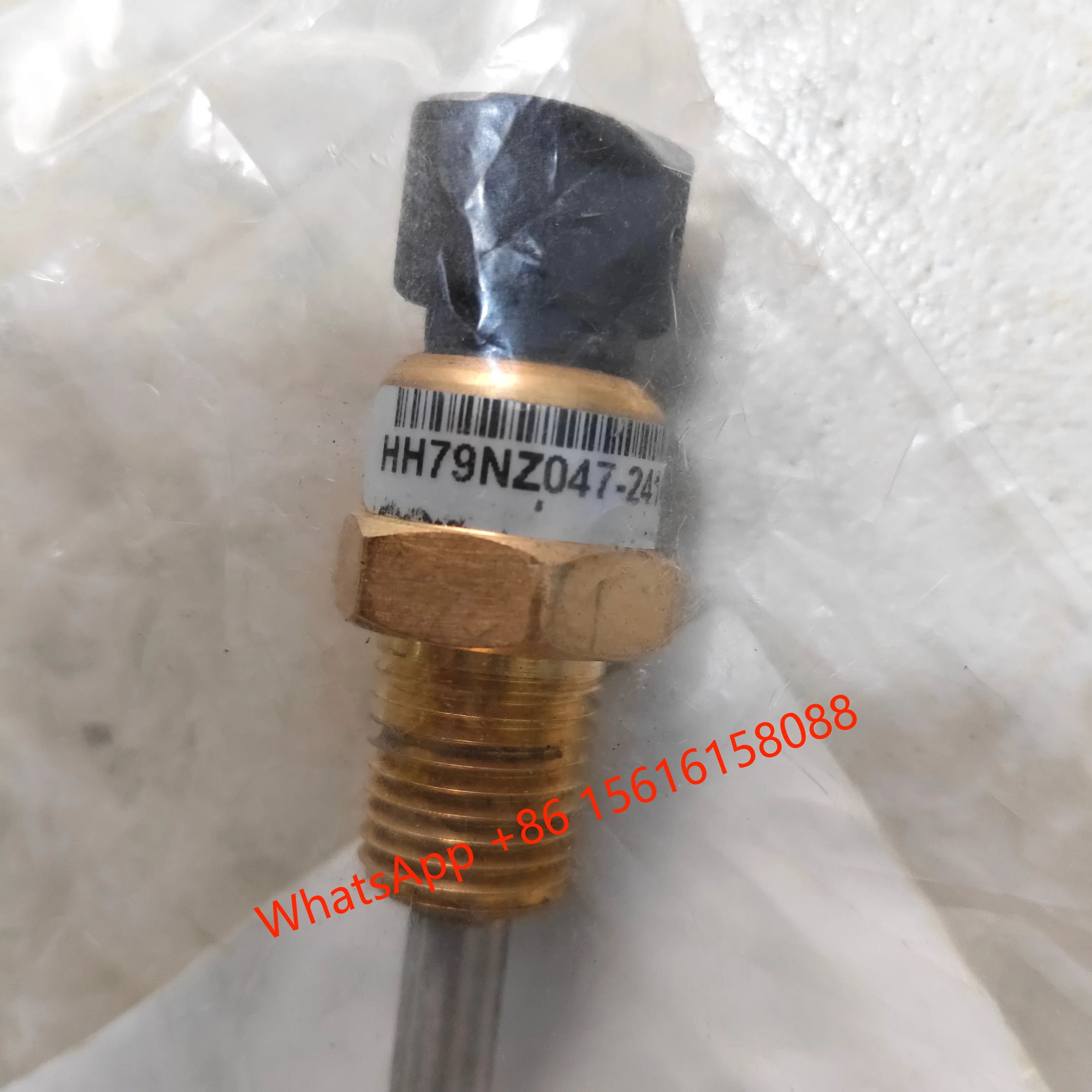 New Carrier air conditioning unit parts HH79NZ047, CARRIER air conditioning repair parts, water temperature sensor.