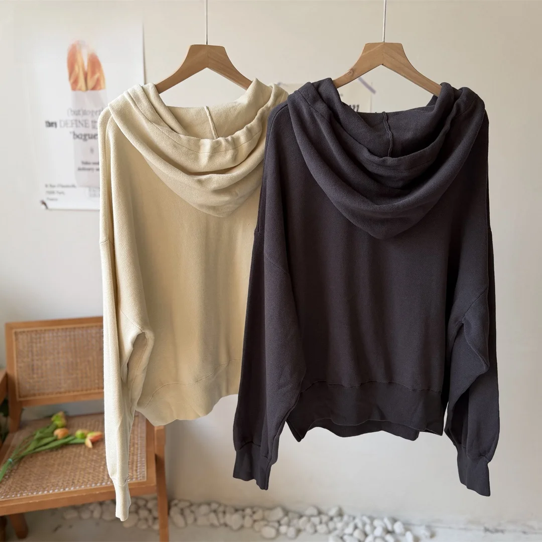 Luźna dzianinowa bluza z kapturem, swobodny styl, japoński trend, długi rękaw, dojazdy do pracy, jesień, pojedynczy element, regularna długość, jednolity kolor.