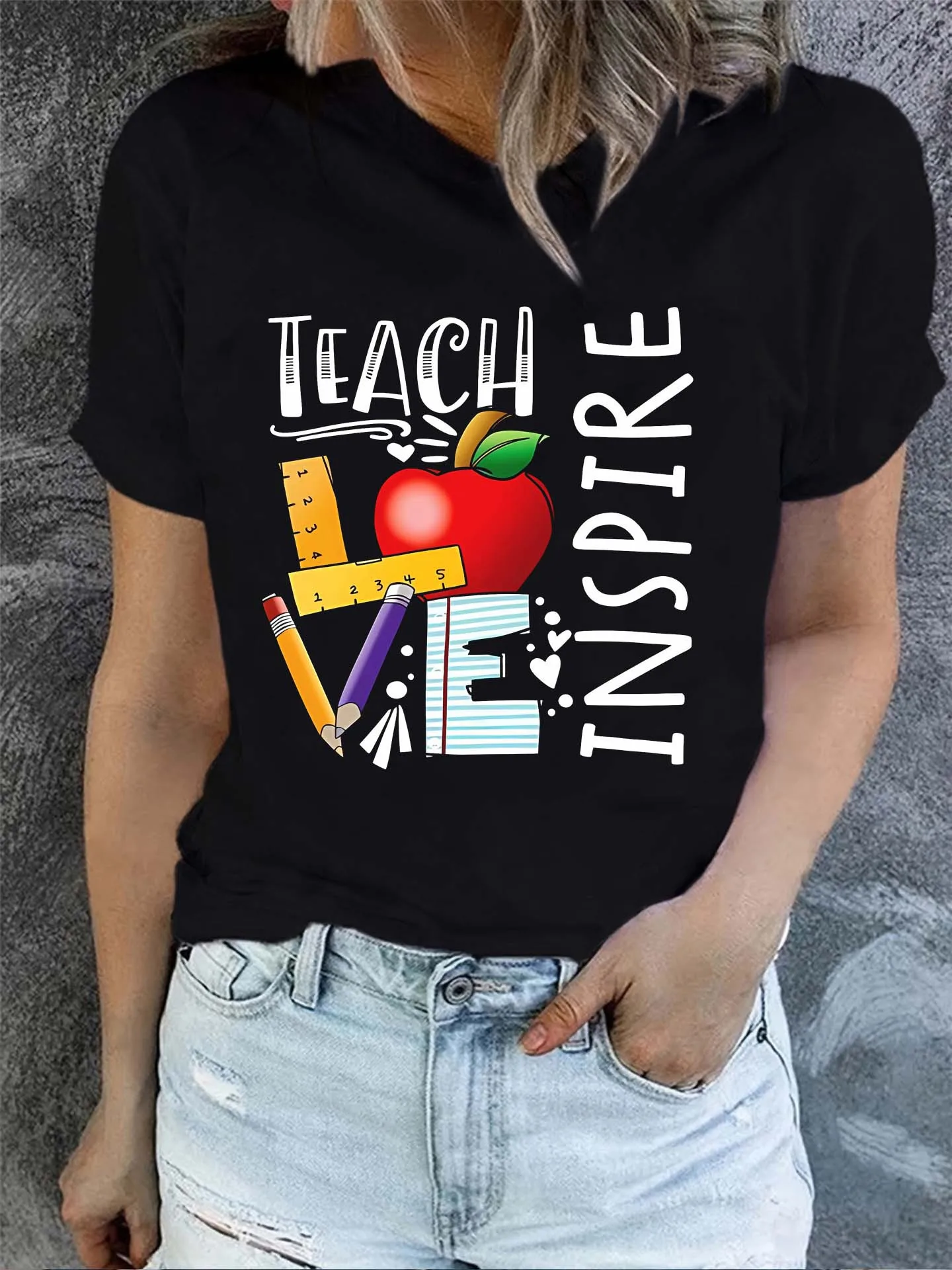 قميص صيفي من القماش برقبة دائرية مطبوع عليه حروف للمعلم للنساء - مثالي لموسم الربيع والصيف، ملابس جمالية كاجوال