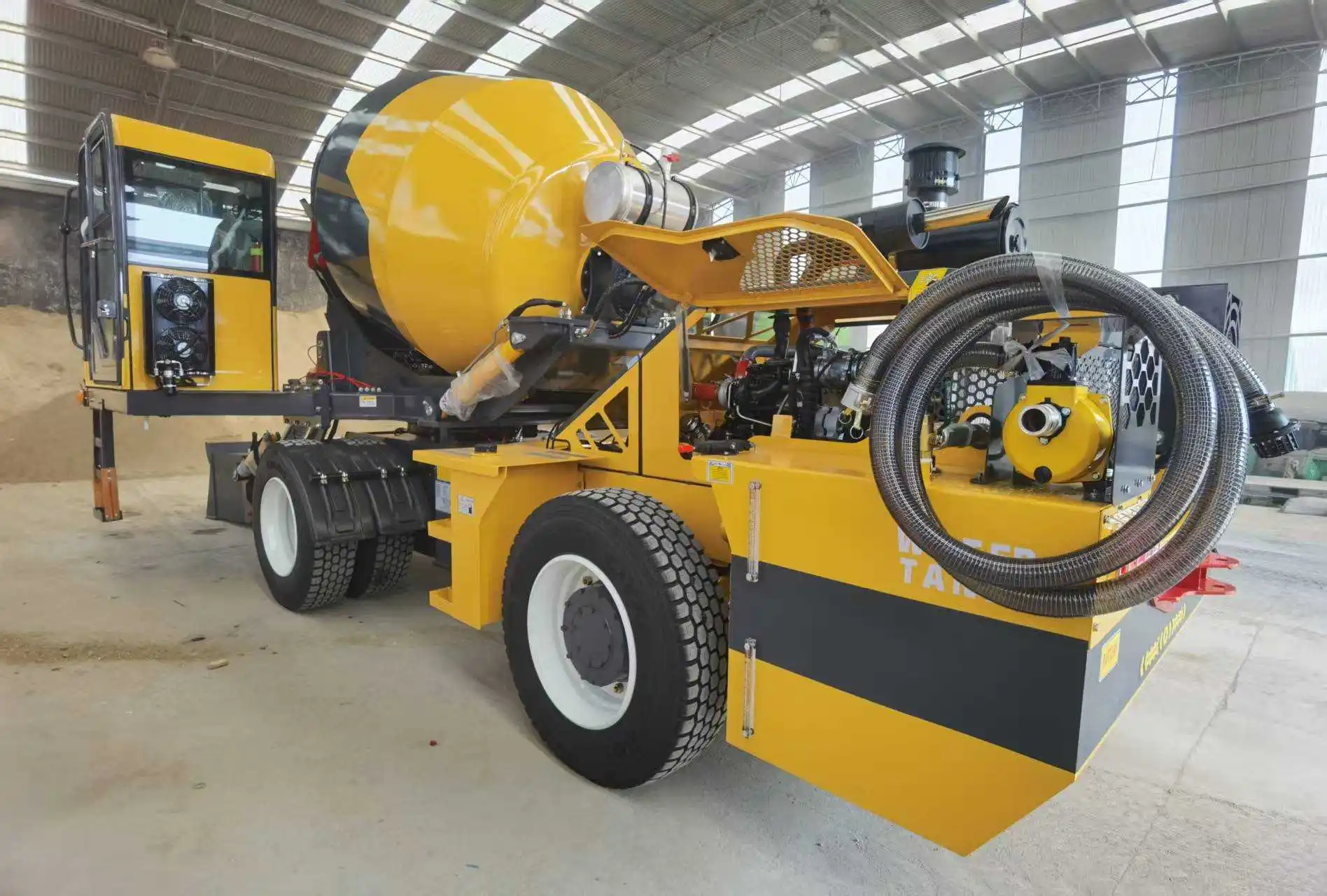 3.5m³ Self Loading Concrete Mixer Truck Diesel Hydraulic Mobile Concrete Mixer Machine with CE Certification for Construction