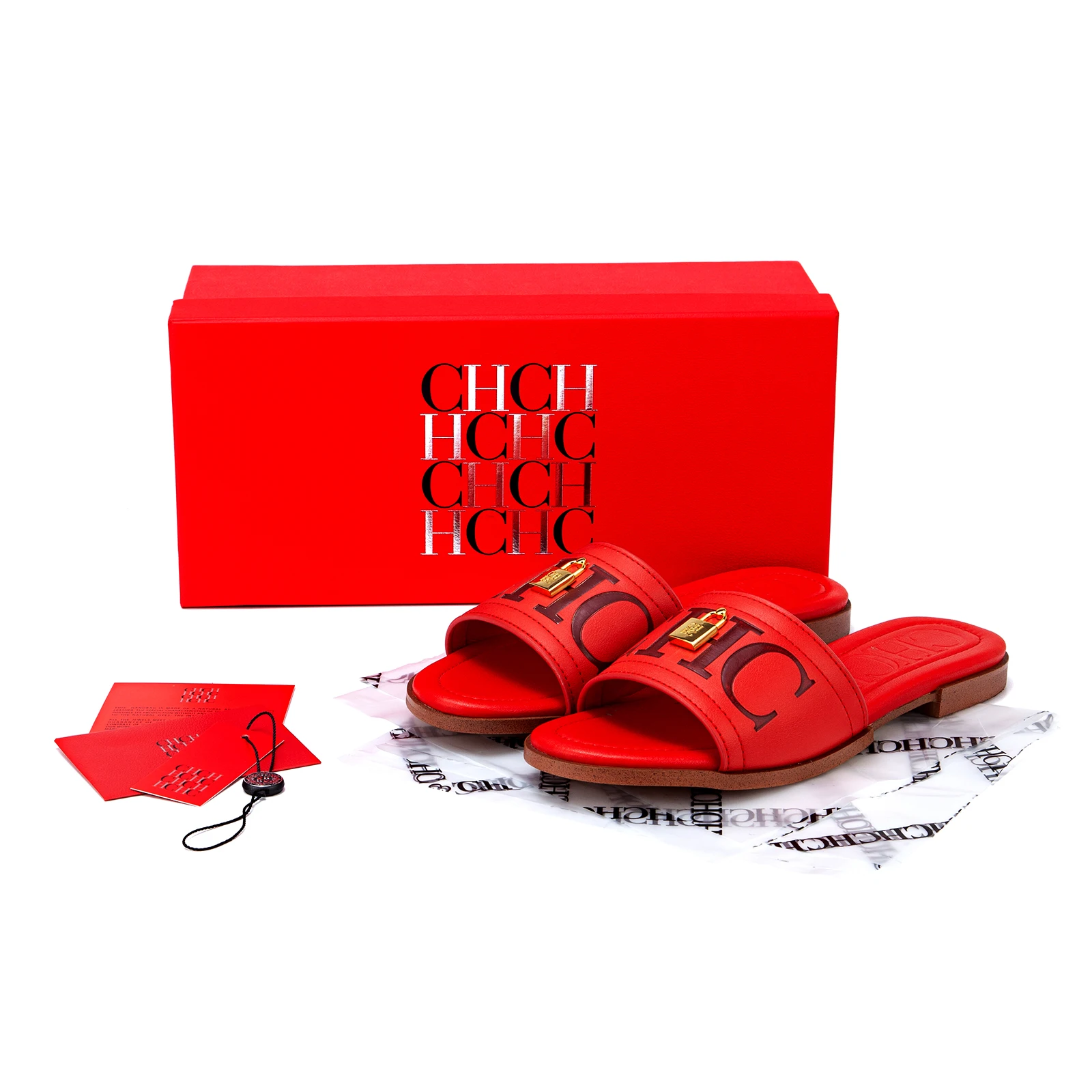 صنادل مسطحة جلدية حمراء زاهية بتصميم قفل بارز - تناسب الحفلات والأعمال غير الرسمية - بتغليف أنيق للهدايا