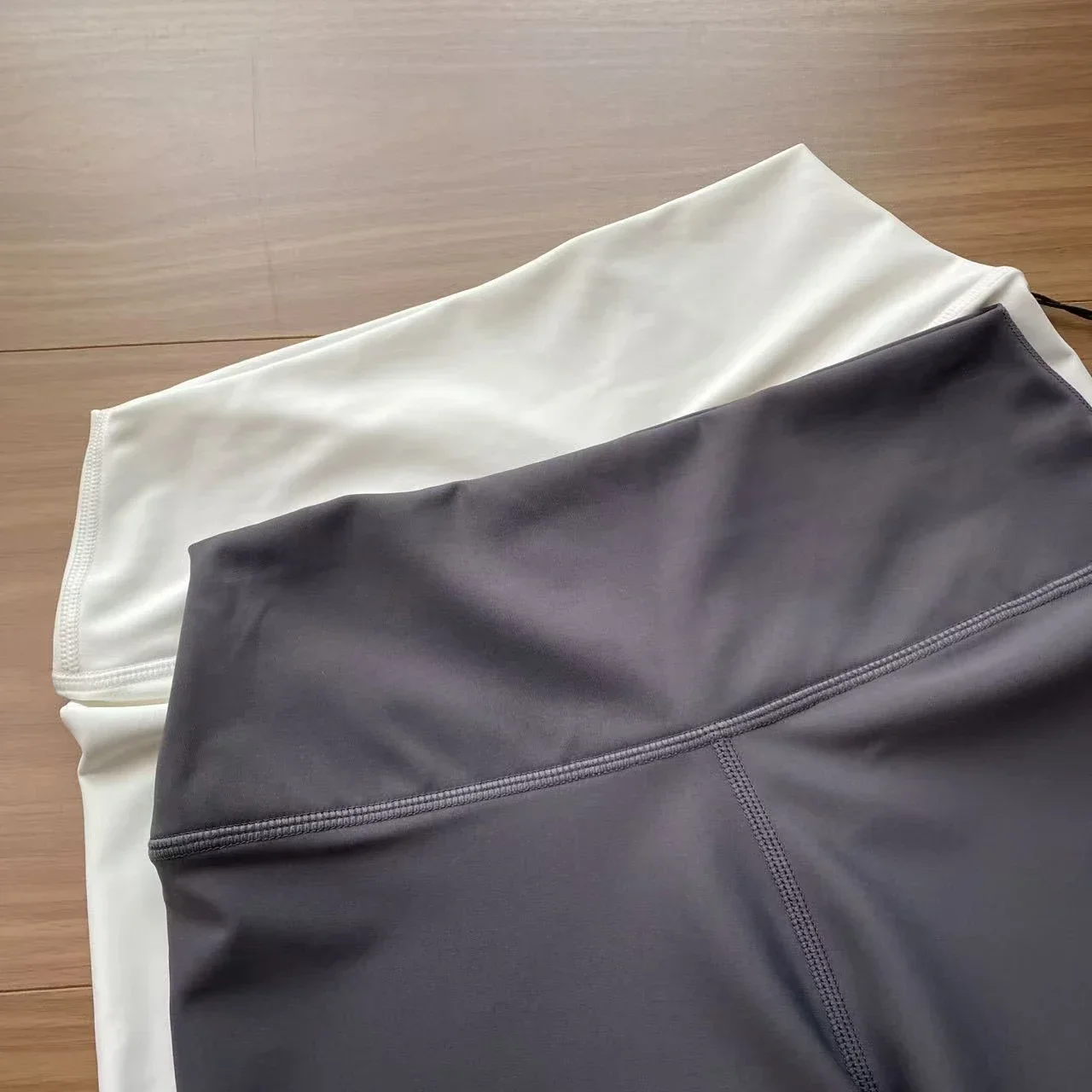 Al Бесшовные шорты для йоги 5 дюймов Airlift Energy Short Hip Lift Tight Appear Тонкие шорты для йоги Фитнес Велосипедные брюки Тренажерный зал для женщин