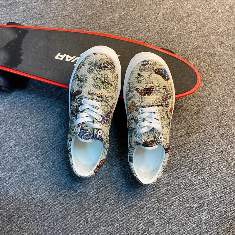 

Дышащие повседневные кроссовки 2026 года, новые мужские туфли больших размеров для ежедневных прогулок и занятий спортом, уличные кроссовки для скейтбординга