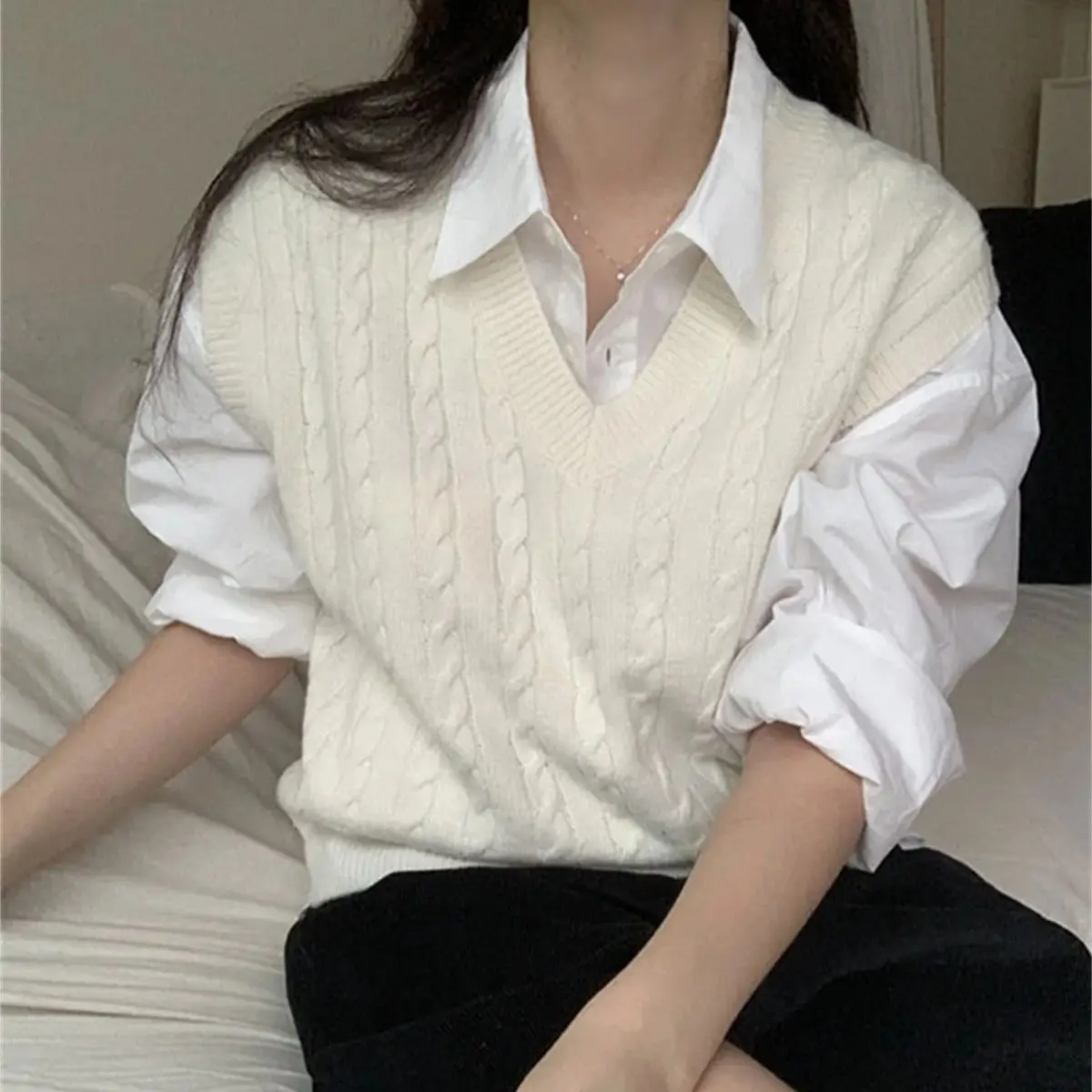 

Autumn Winter V Neck Knitted Waistcoat Women 2025 Fashion Solid Korean Sleeveless Vest Lady Vintage Street Casual Pullover Tops