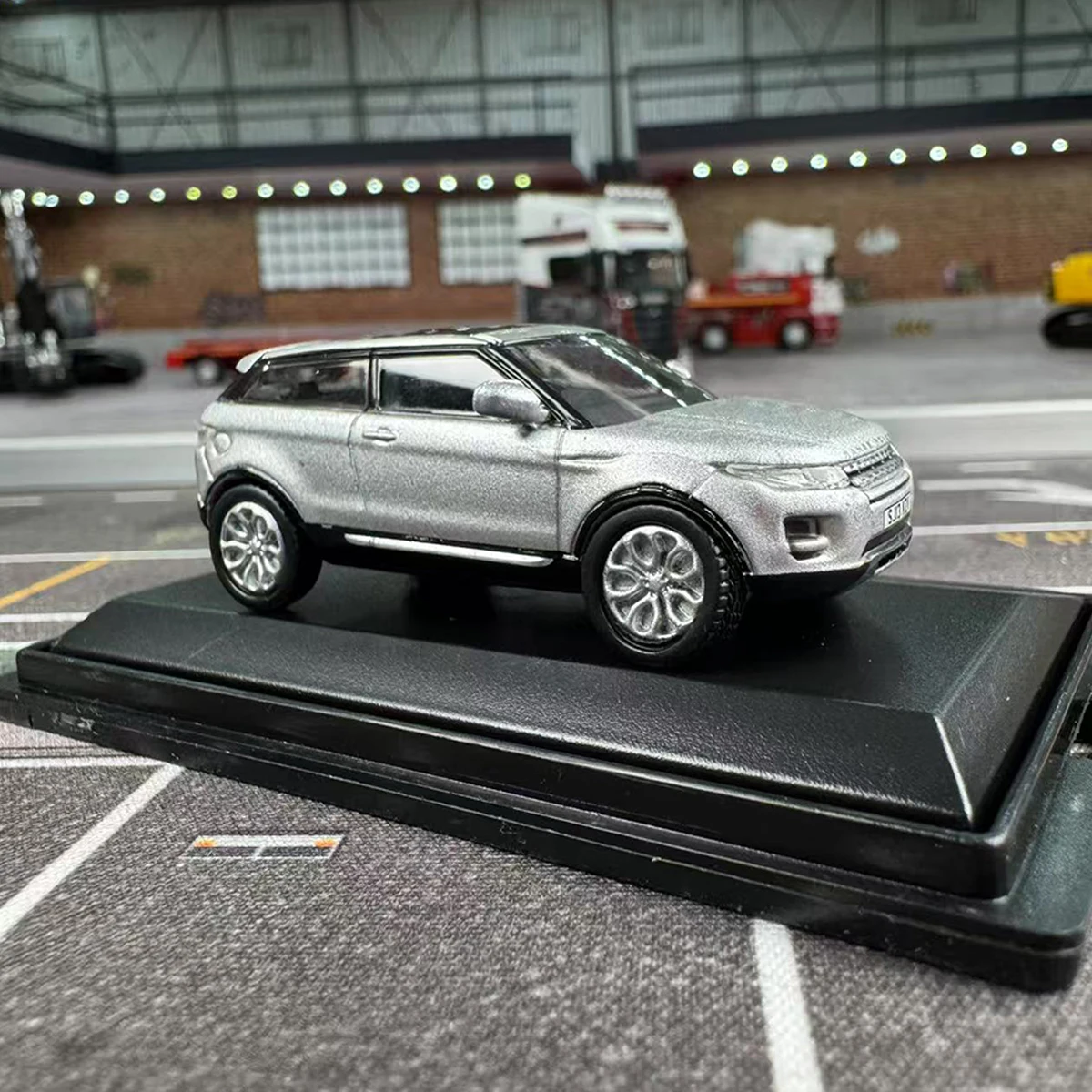 

OXFORD 1:76 Scale Diecast Alloy Range Rover Evoque Jeep Toys Cars Model Classics Nostalgia Adult Souvenir Gifts Static Display