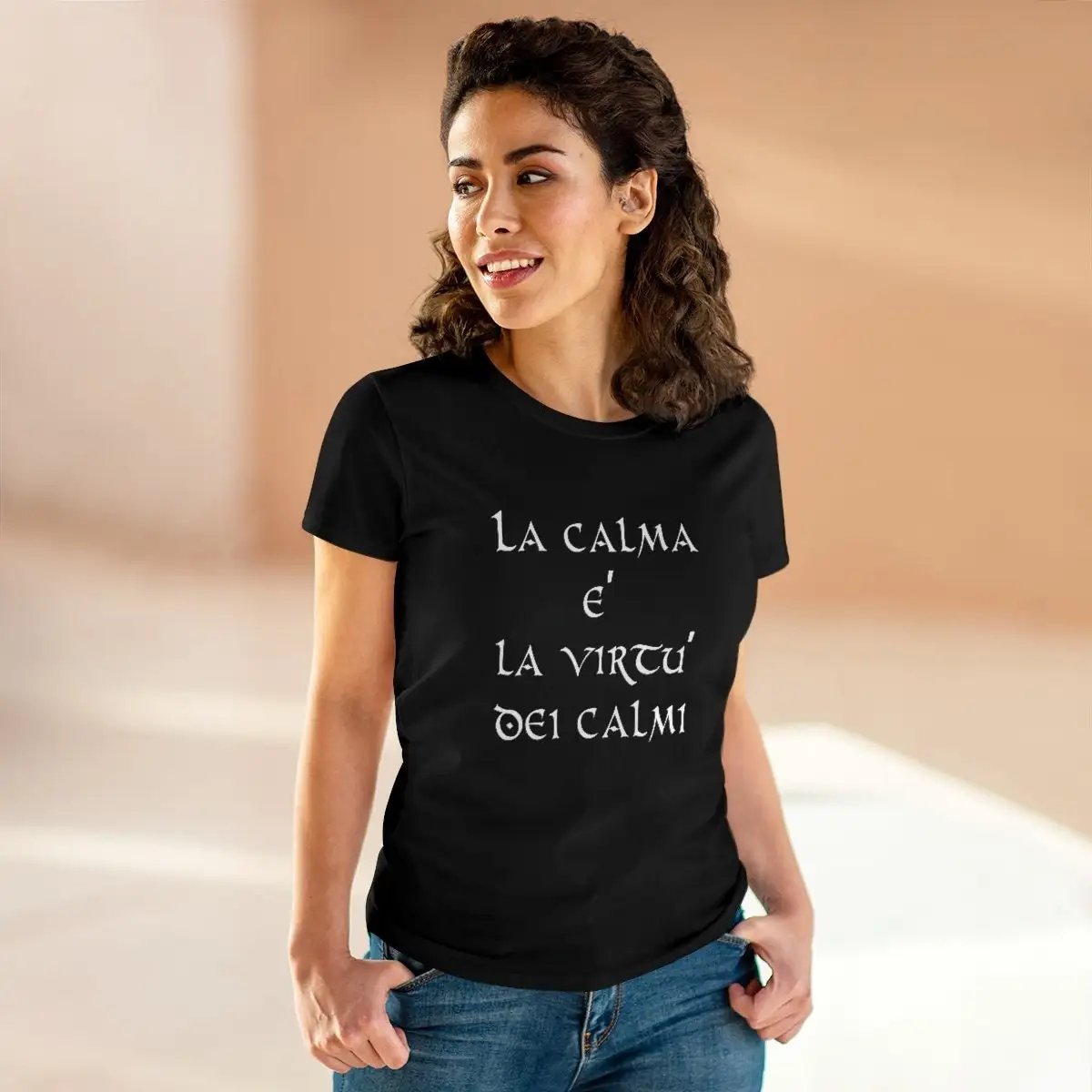 La Calma È Virtu' Dei Calmi Ladies Fit Cool Italiano Funny T Shirt Divertente Festa Amici Scuola Slogan