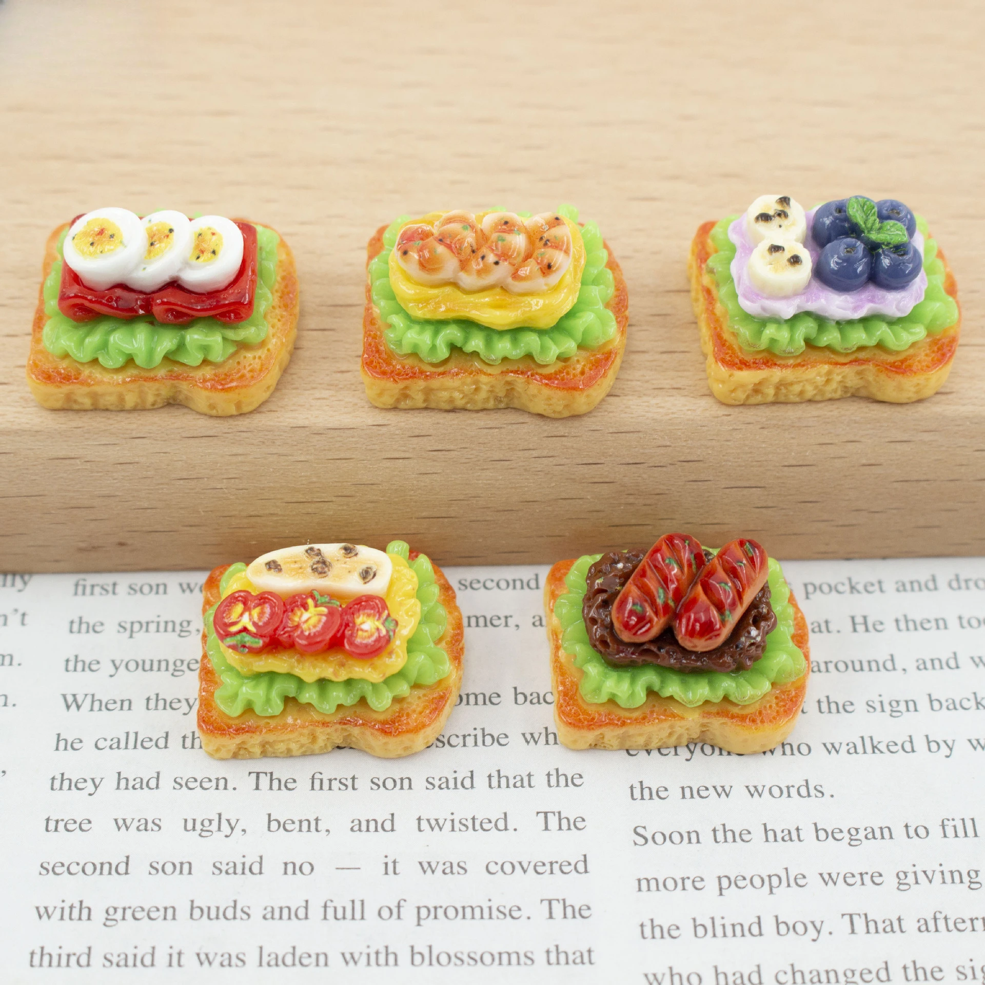 100pcs Wholesale Simulation Toast  DIY Accessories for Keychain Pendants Dollhouse Kitchen Decor Miniature Craft