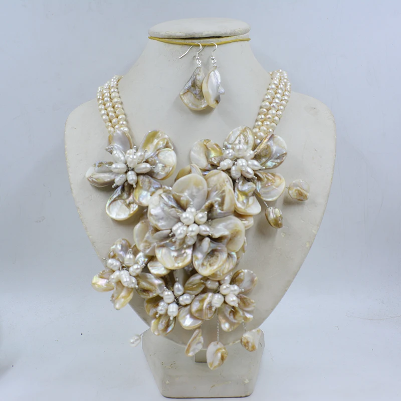 Amazing!!!!!  Best Selling Handmade White Freshwater Pearl With Shell Flower Necklace  20\