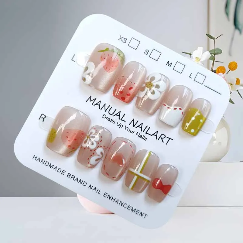 10 Stuks Vrouwen Leuke Aardbei Sweetheart Zwart Witte Bloem Met Cat Eye Ontwerp Druk Op Nagels Mooie Beer Strik Nep nagels