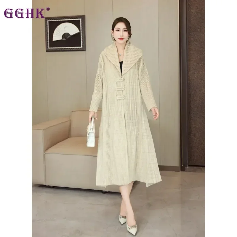 GGHK Plissee Frauen Langen Mantel 2024 Herbst Winter Neue Einfarbig Retro Design Revers Langarm Einreiher Mode Weiblichen Mantel