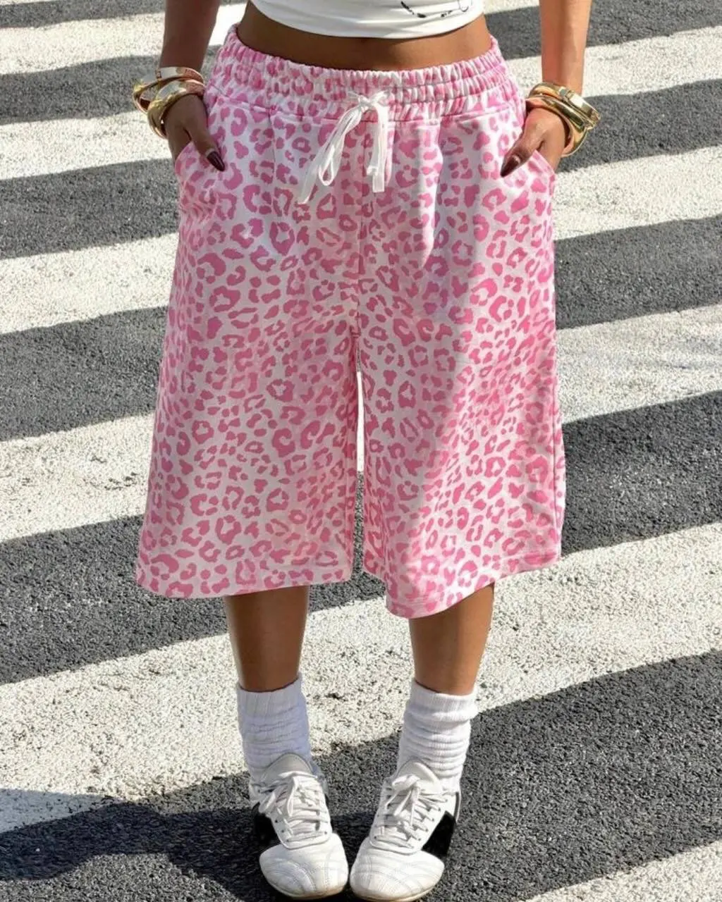 Europäische und amerikanische grenzübergreifende, süße, coole, rosa Leopardenmuster-Capri-Sweatpants mit hoher Taille, Kordelzug und weitem Bein für den Street-Sport. – Detail 3