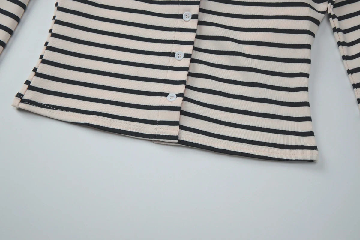Hugcitar 2026 Gestreiftes Langarm-T-Shirt mit Knöpfen, Sexy Schlankes Crop-Top, Herbst Damenmode-Outfits, Streetwear, Party, Urlaub – Detail 6