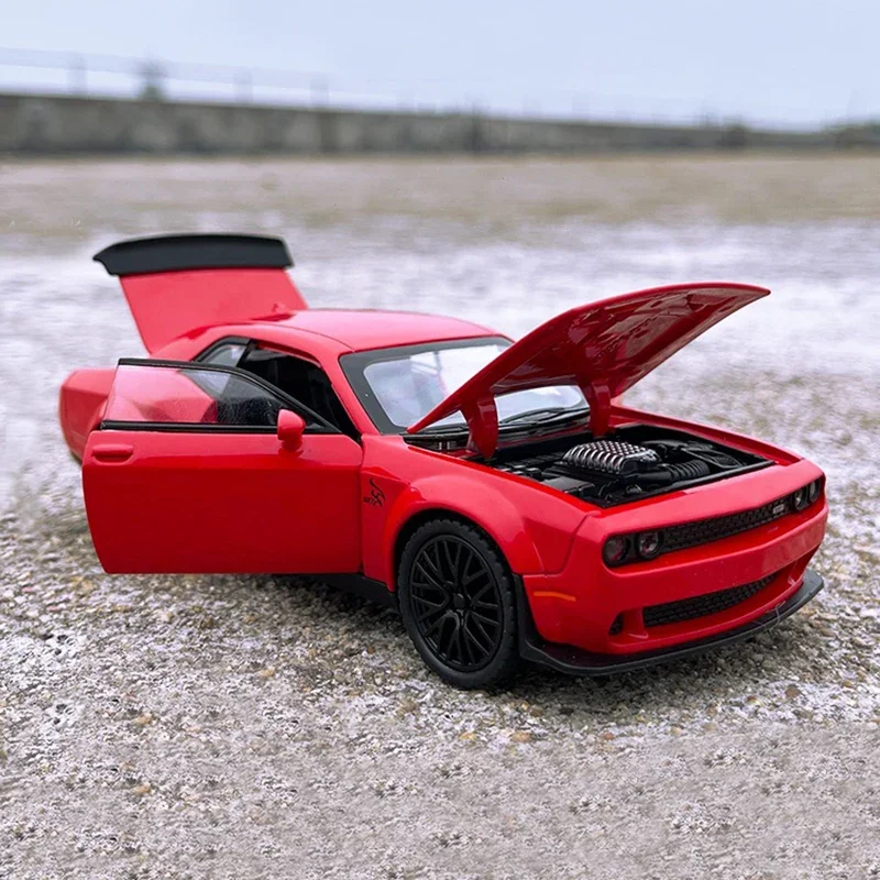 1:32 Alloy Dodge Challenger SRT Musle Car Model Diecasts Metal Sports Car Model Simulation Sound Light Collection Boys Toy Gift