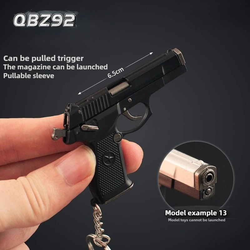 لعبة الطرفية QBZ92 مسدس لعبة صغير قابل للفصل مسدس معلق حلية 1:3 نموذج الأسلحة سلسلة مفاتيح معدنية عرض قطعة الأولاد هدية