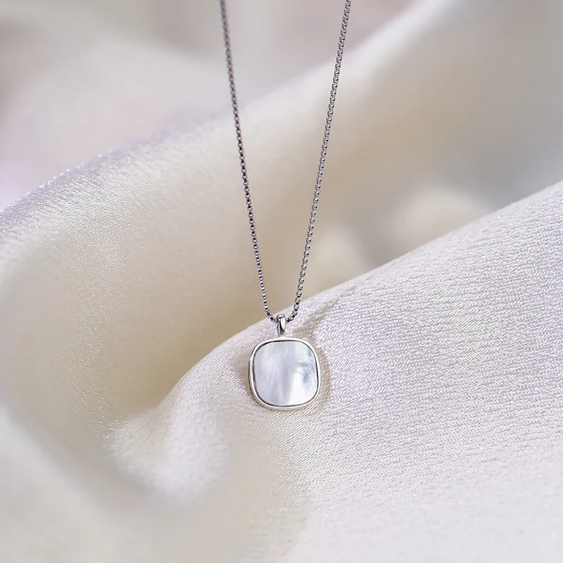 ANENJERY Srebrny kwadratowy naszyjnik z fritillary dla kobiet Prosty temperament Ins Chain Niche Jewelry — zdjęcie 3