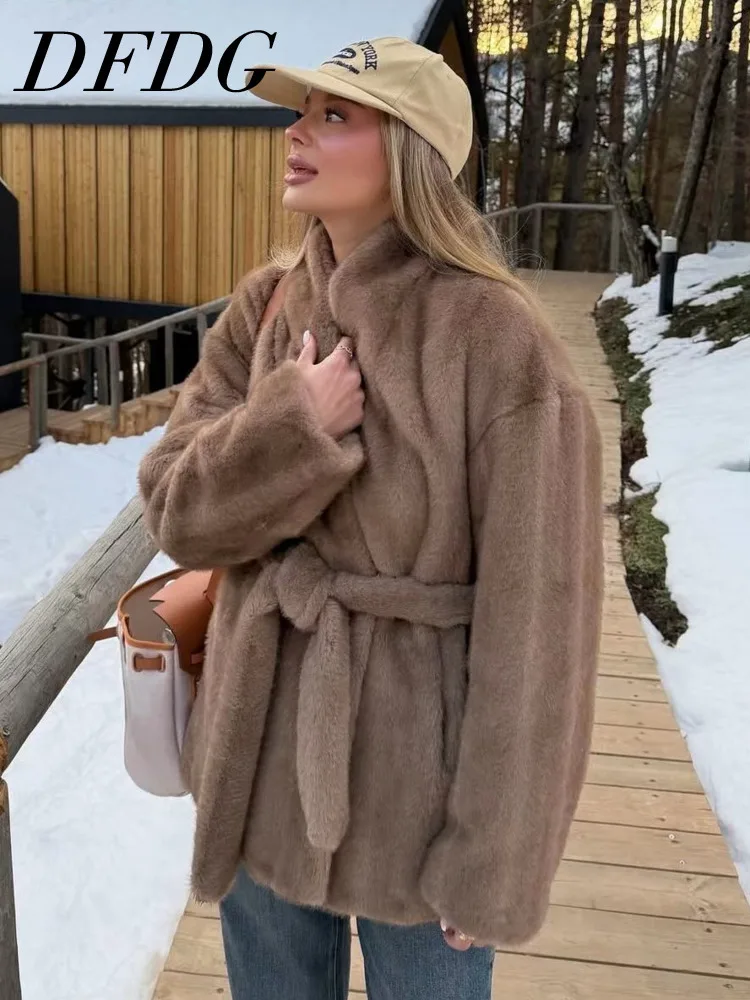 DFDG 2025 冬 レディース リラックスフィット エコファーコート Vネック タイベルト シアリングジャケット ノンパフィー 高級デザイナーアウターコート
