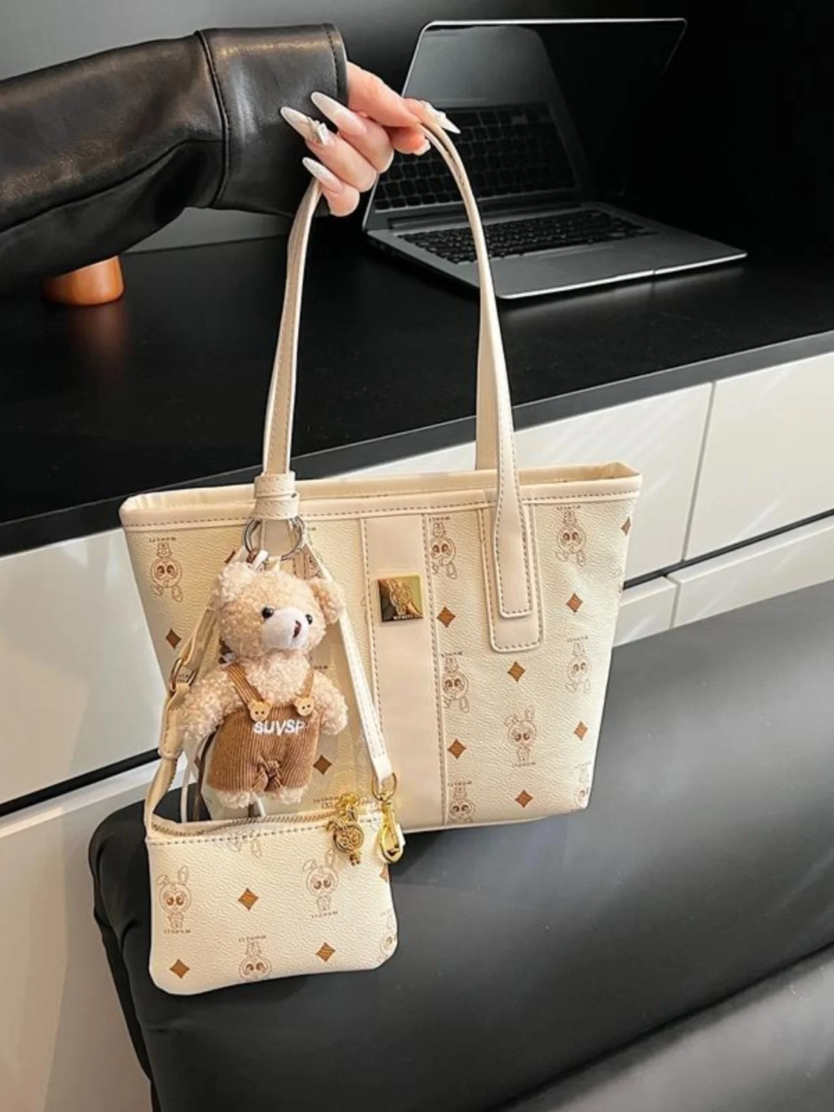 

Роскошная большая сумка среднего размера с принтом, новинка 2025, женская сумка на плечо, городская простая сумка из мягкой искусственной кожи с животным узором