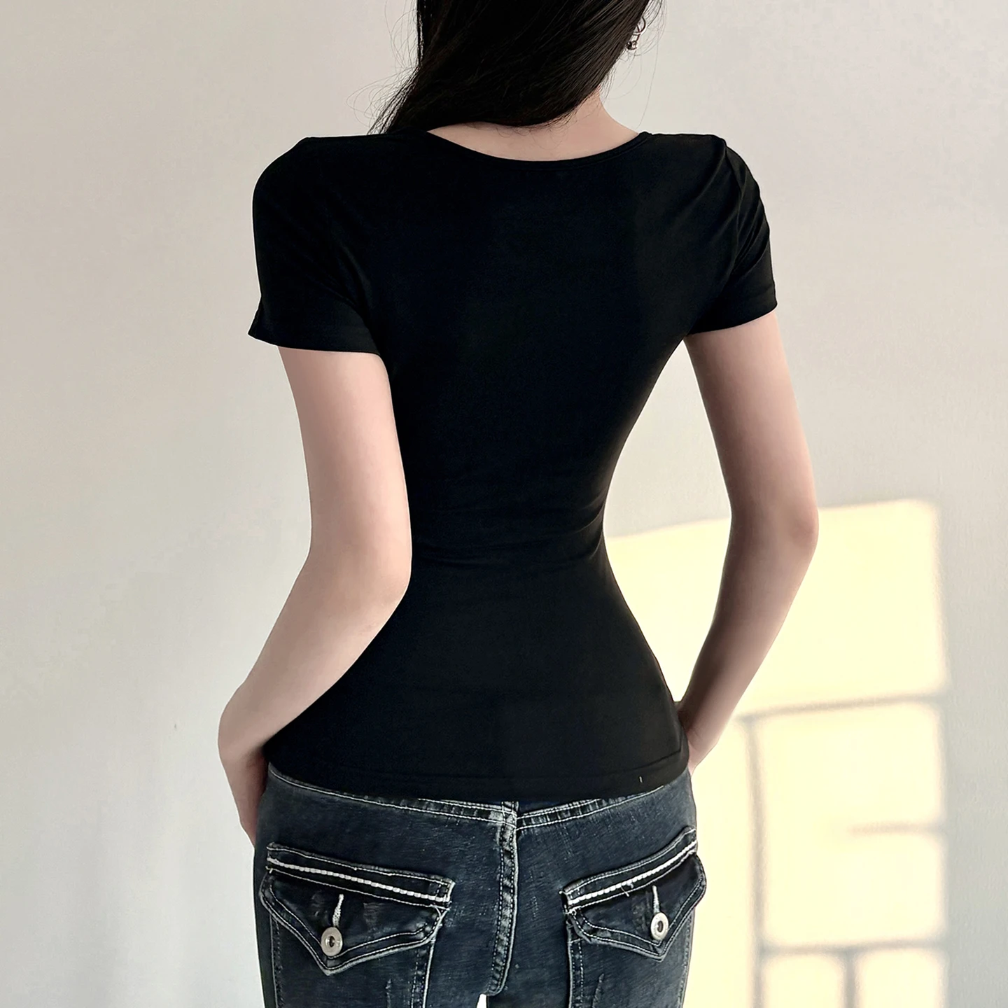 SUCHCUTE Retro-T-Shirt mit Blumendruck und Kontrast für Damen, V-Ausschnitt, kurzärmelig, Sommer-Slim-Tops, Y2k, lässiges Outfit, Streetwear – Detail 16