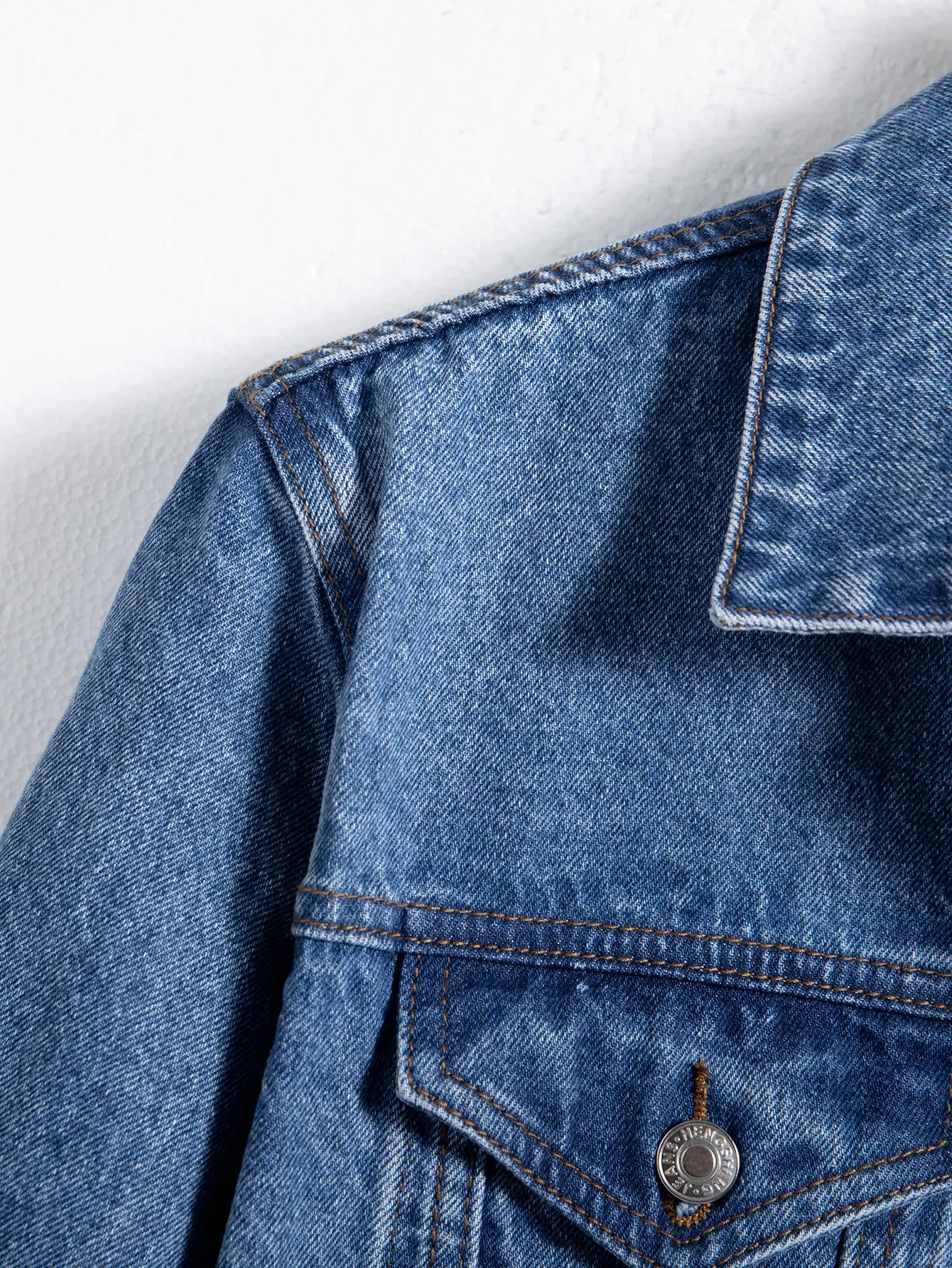 Herren Blaue Jeansjacke für Frühling und Herbst. Multi-Pocket-Design. Normale Größe im Stylischen Street-Casual-Look. – Detail 4
