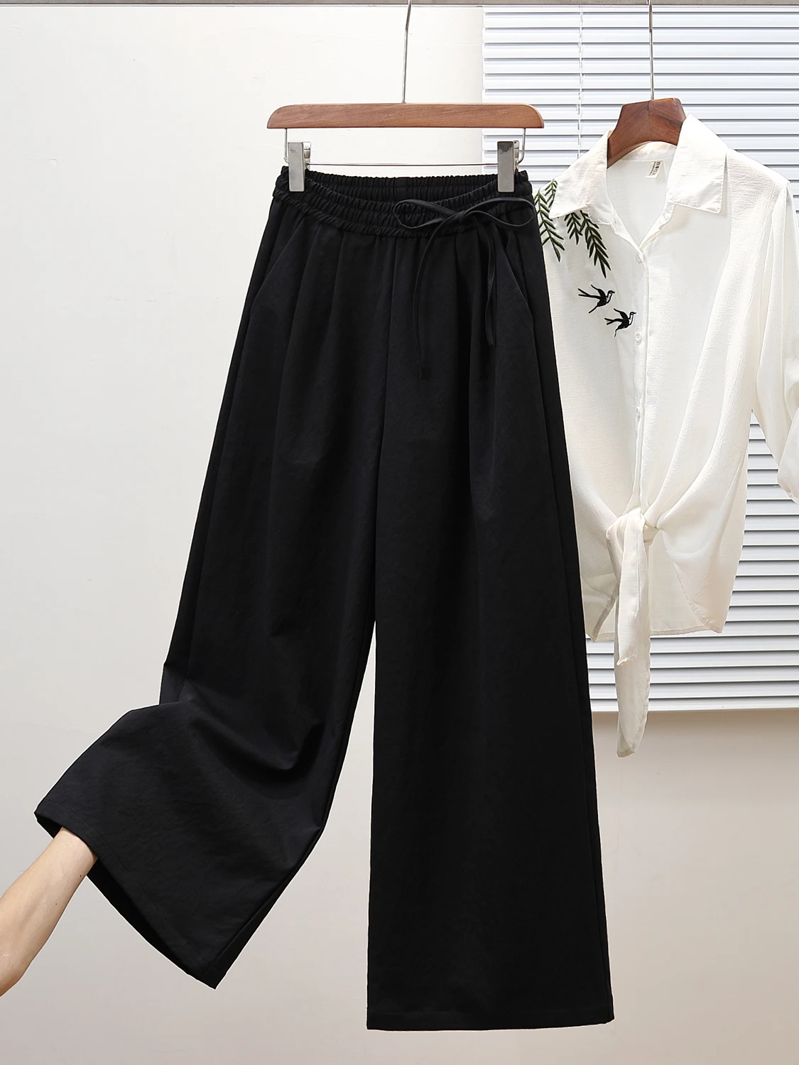 Luźne, dopasowane spodnie z sz – Tailored Trouser Wide recenzja i cena