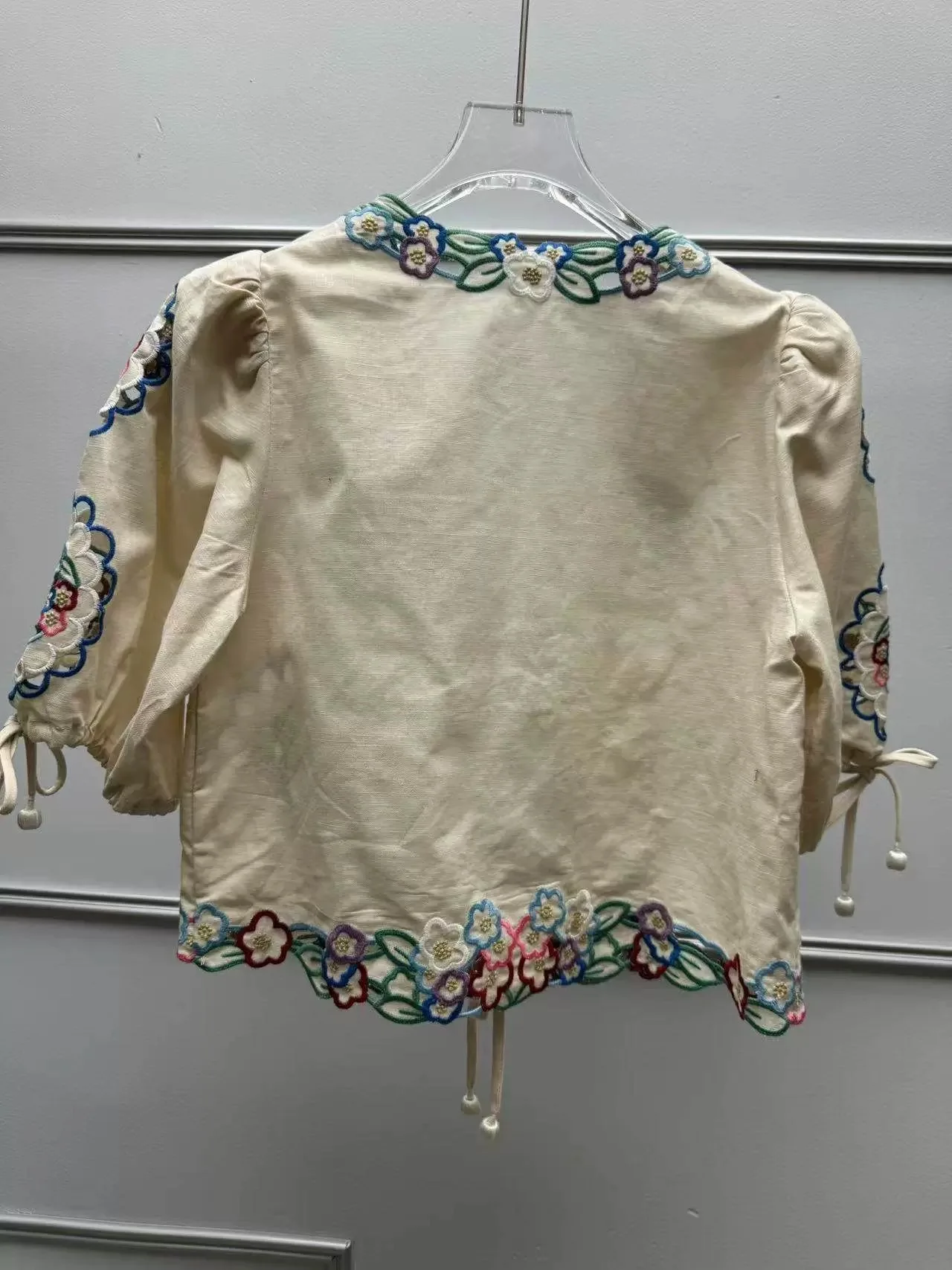 

Весна-лето 2025 или хлопок и лен, повседневный женский топ с вышивкой и V-образным вырезом с цветочным принтом, модный для поездок на работу...