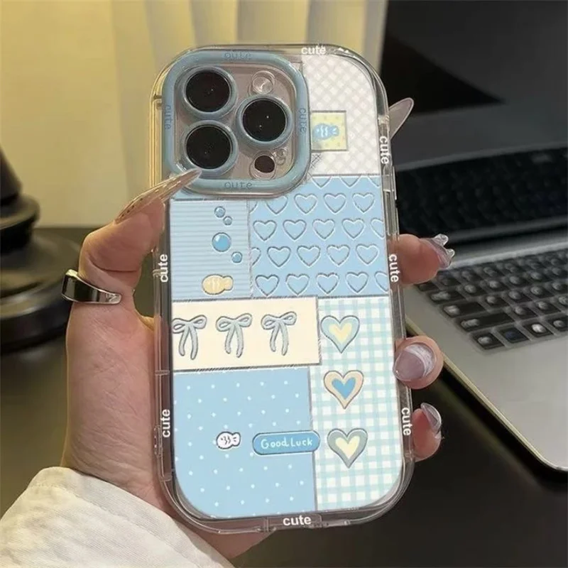 Cremefarbene, gitterartige, herzförmige, dreidimensionale Handyhülle mit kleinen Fischen und Spiegelhalterung für iPhone 13 14 15 16 17 18 Pro Max – Detail 5