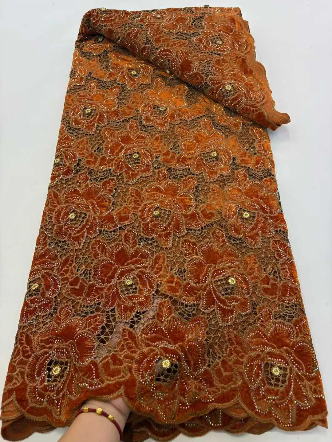 2025 novo tecido de renda de veludo africano 5 jardas vestido de casamento de alta qualidade pedras de luxo bordado tecido nigeriano para festa feminina
