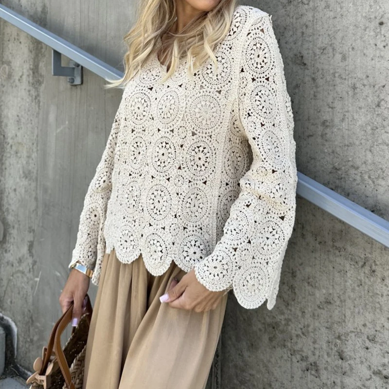 เสื้อสตรีแขนยาวคอวีสุดเซ็กซี่ สีพื้น แฟชั่นสตรีทสไตล์หลวมๆ เสื้อสเวตเตอร์ไหมพรมถักลายฉลุ ดีไซน์หรูหรา