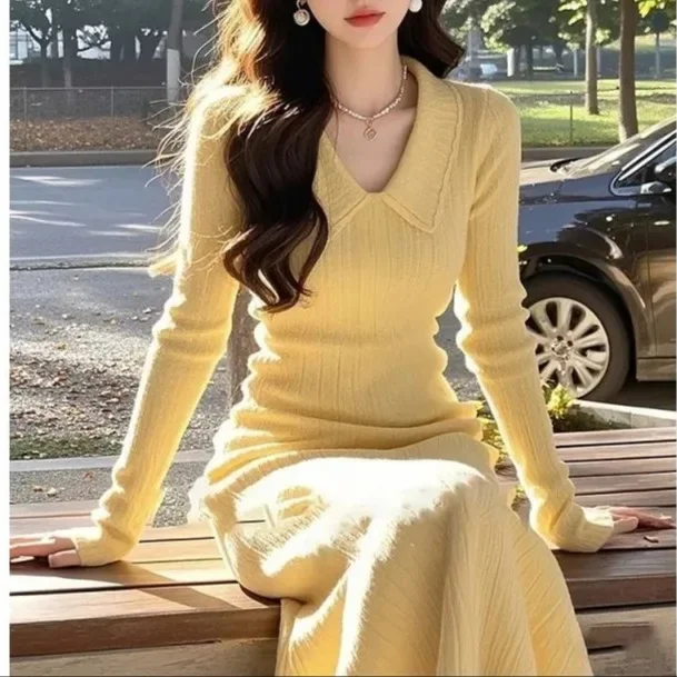 Novo vestido amarelo de malha de manga comprida feminino outono inverno camada base vestido longo gola quadrada saia na altura do joelho