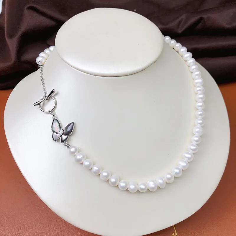 

Freshwater Pearl Necklace for Women, Light Luxury Niche Design, Clavicle Chain Accessory, New Year's Style, Elegant and Exquisit