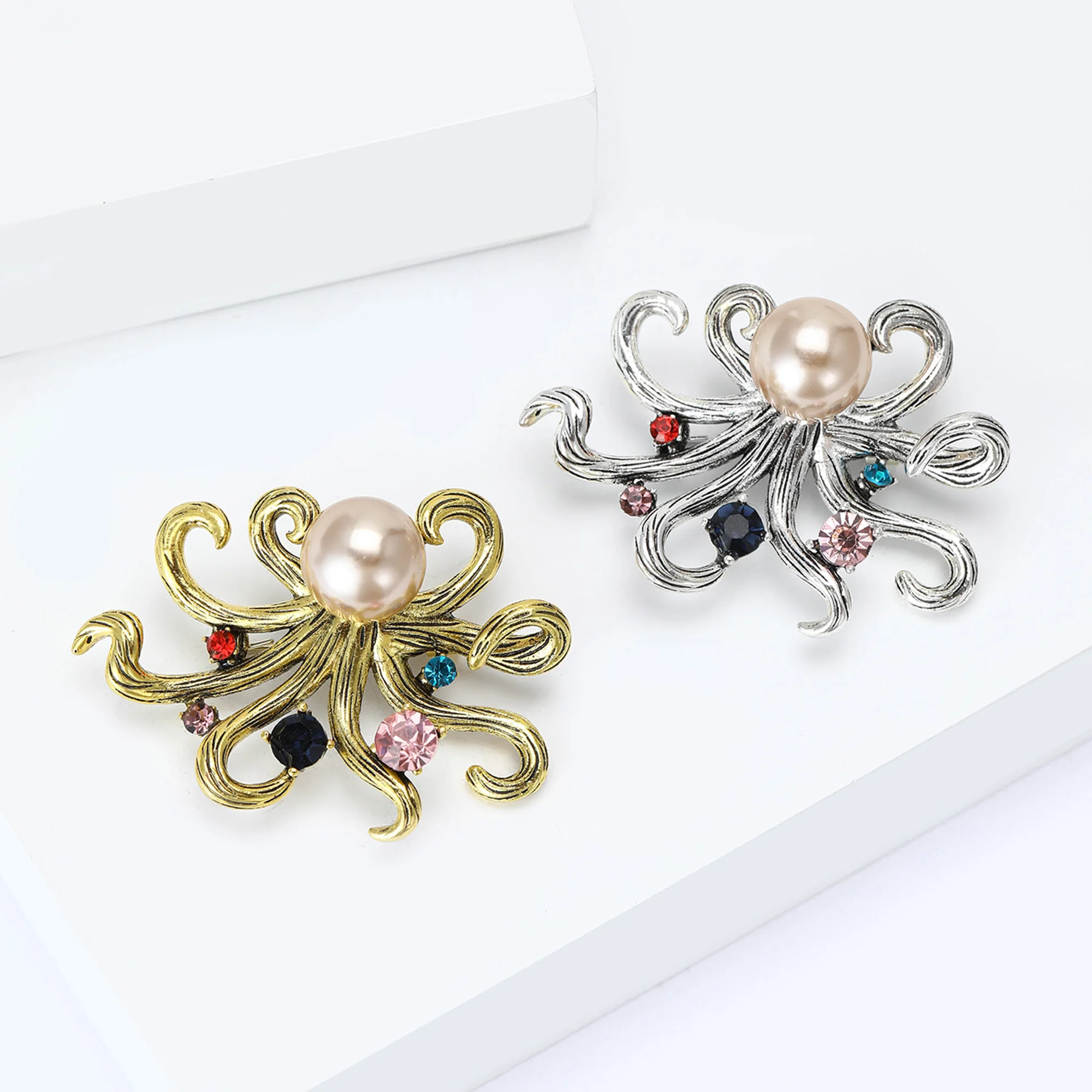 Rhinestone Jellyfish Seahorse Brooches for Women Unisex Glass Sea Life Pins Office Party Friend Gifts Jewelry Accessories
