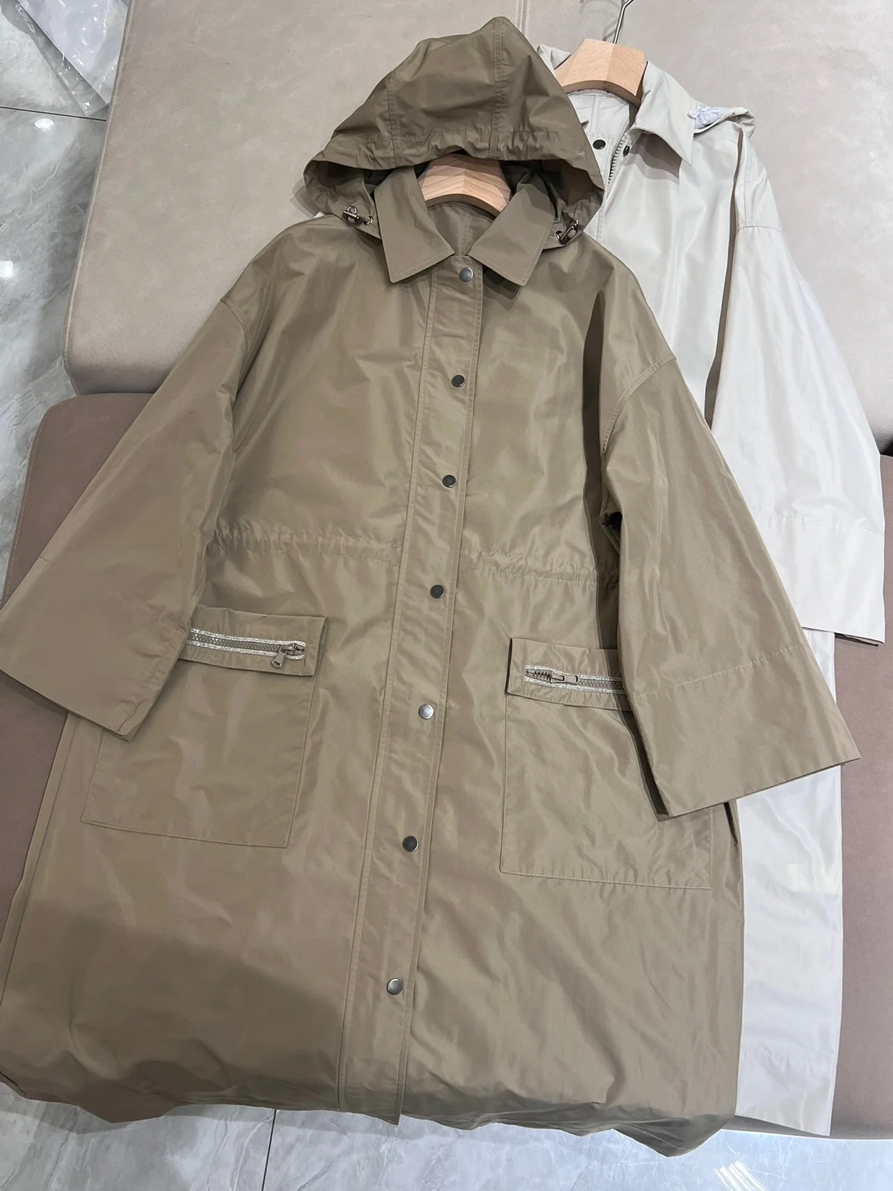 

Exquisitely trimmed hooded spring casual trench coat