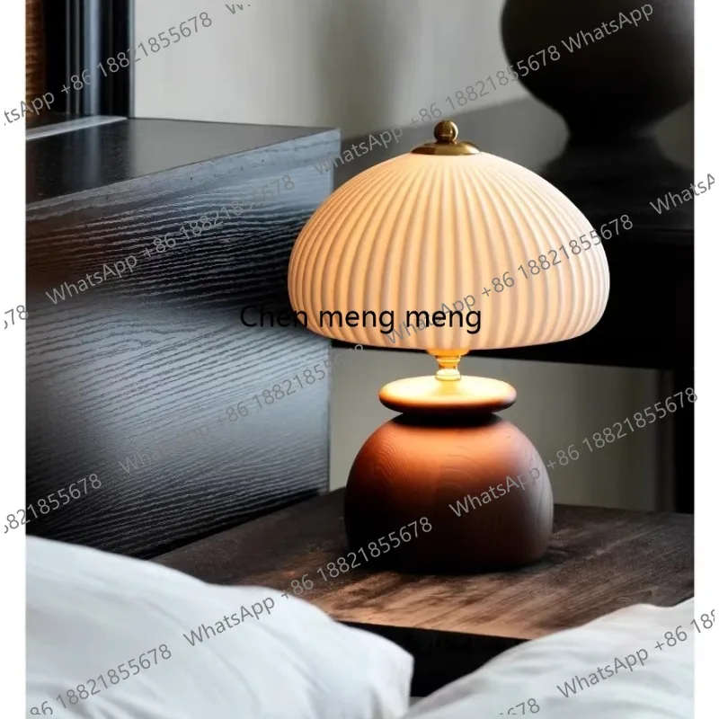 

French antique table lamp wabi-sabi wind bedroom bedside ambient light creative solid wood decorative lamp