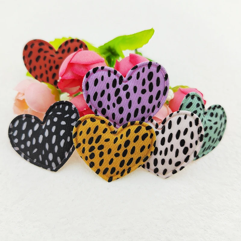 100 sztuk 3.5*3CM Leopard tkaniny serce aplikacje na ubrania kapelusz materiały krawieckie DIY nakrycia głowy spinki do włosów kokarda dekoracyjna naszywki