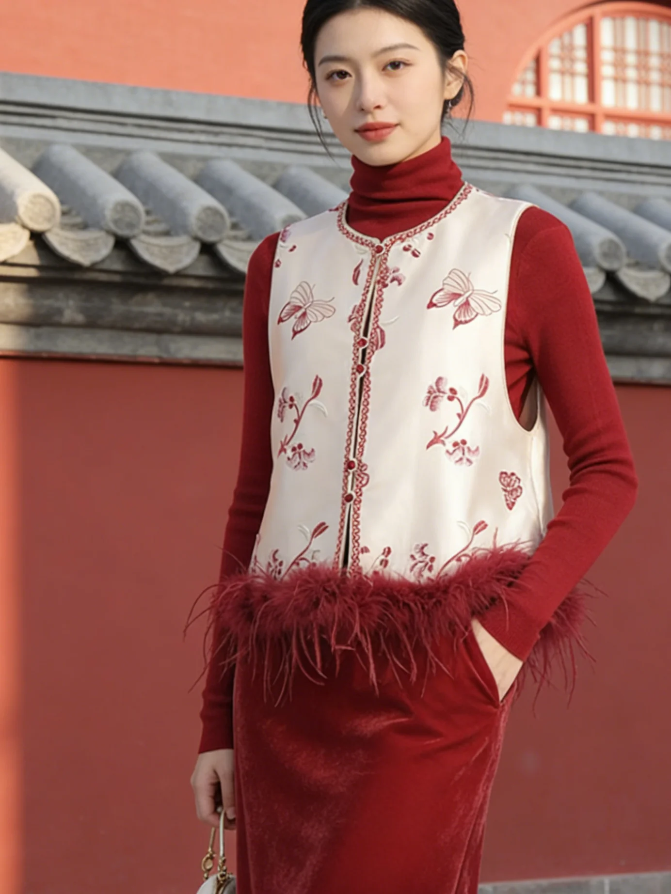 

Новая китайская вышитая женская жилетка с меховой отделкой, красная, для торжеств к концу года, элитный стиль, зимний сезон, праздничный наряд
