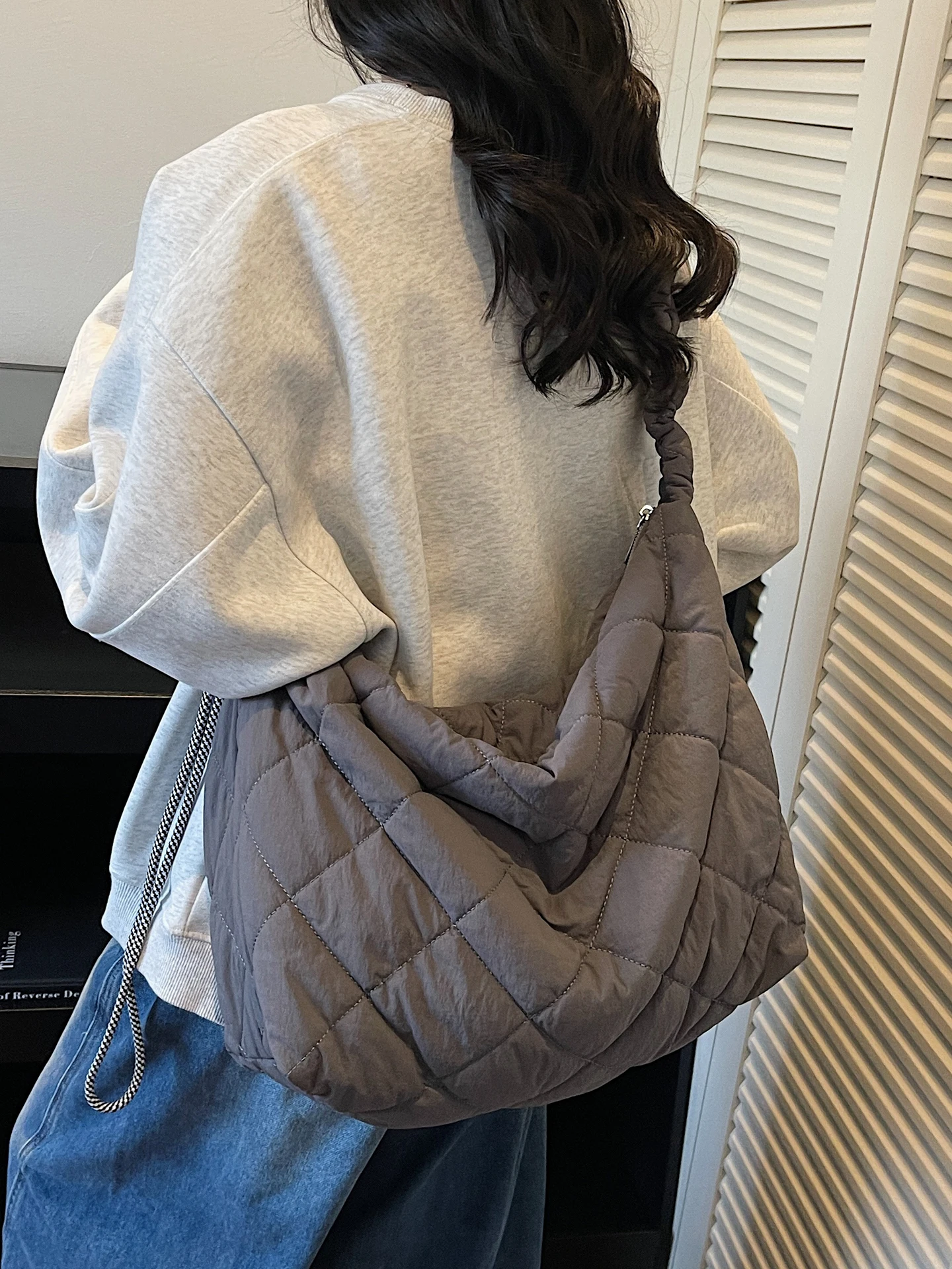 

Ultra-Light Quilted Cotton oulder Bag for Women College Students Commuting Dumpling Sle Simple Crossbody Bag Casual Leisure