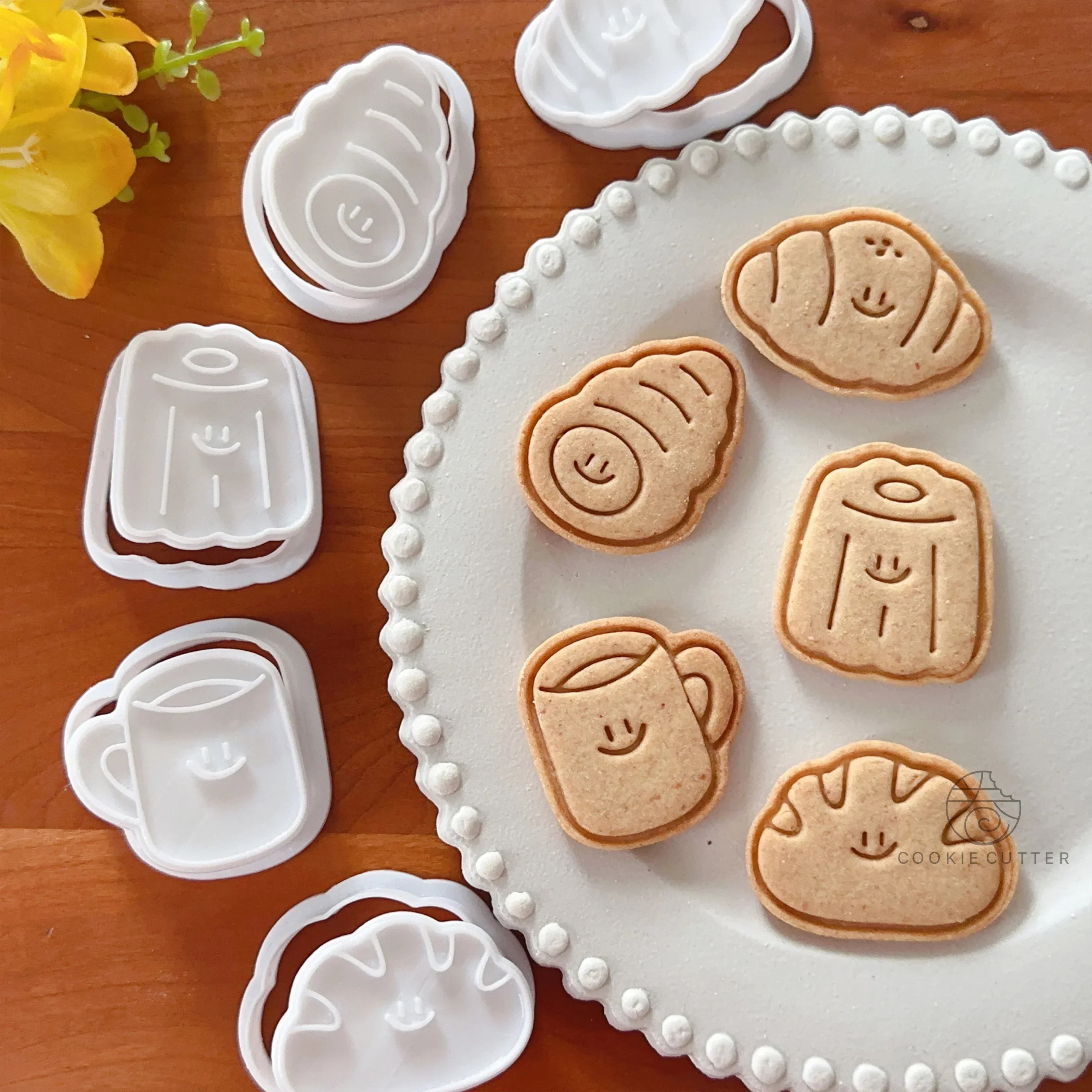 Cute Bread Cookie Mold Cartoon Croissant Toast Shaped Biscuit Embosser Vegetable Cutting Die Kids Lunch Baking Mold Kitchen Tool