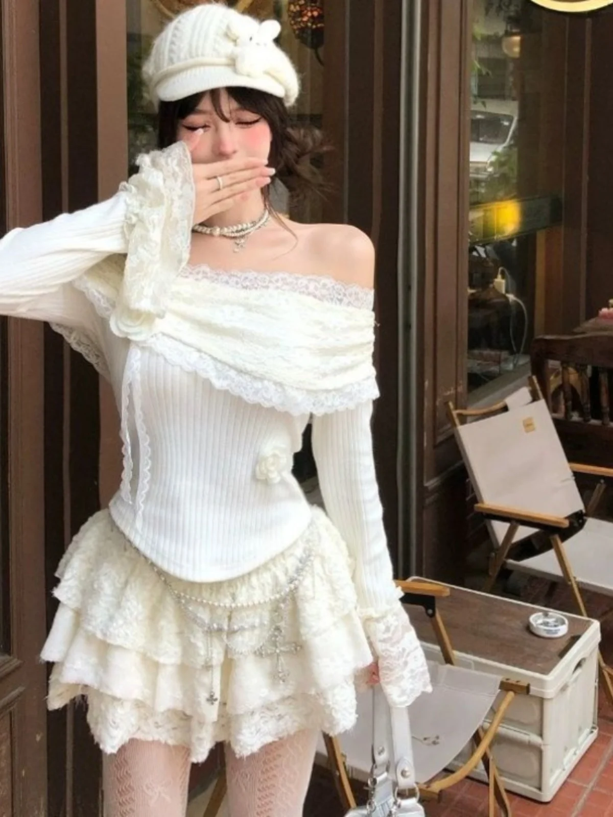 بلوزة نسائية بأكمام طويلة من الدانتيل الزهري، تصميم كوري أنيق بكتف واحد وأكمام واسعة، مناسبة للربيع والخريف وللعمل